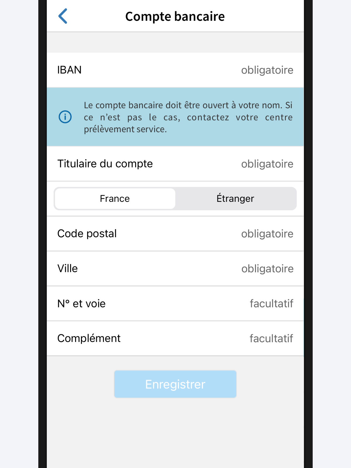 Capture d’écran de l’application présentant la page « Compte bancaire ».