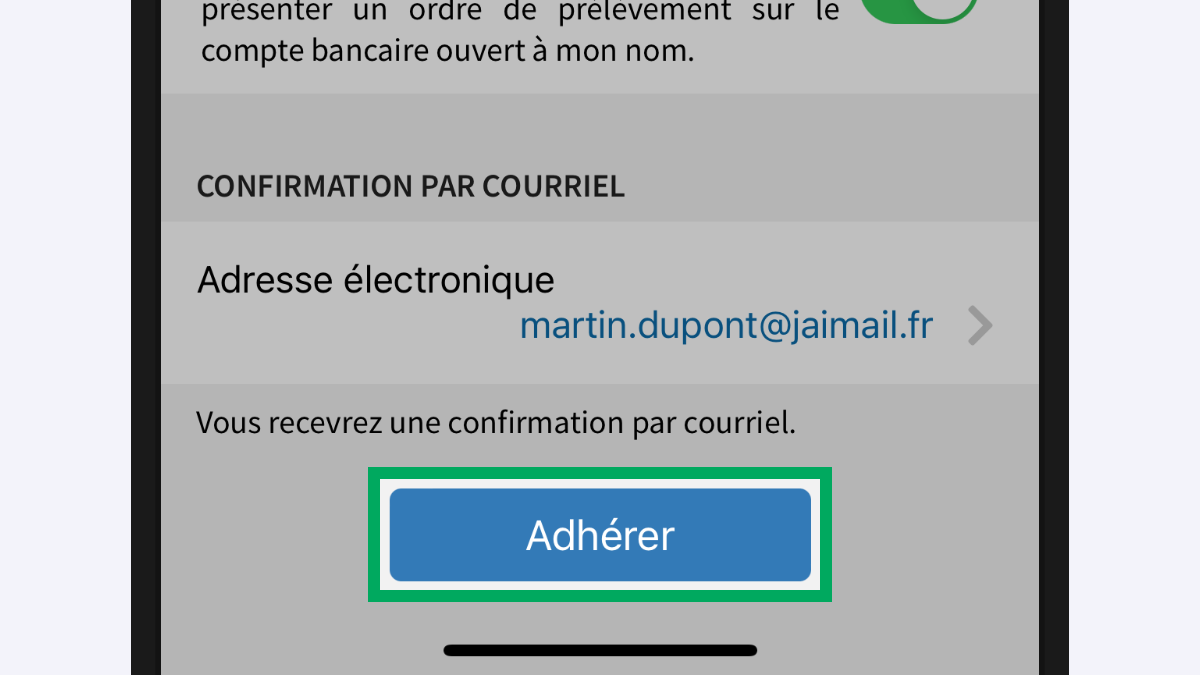 Capture d’écran partielle de l’application présentant le bas de la page « Prélèvement mensuel ». Le bouton « Adhérer » est encadré.